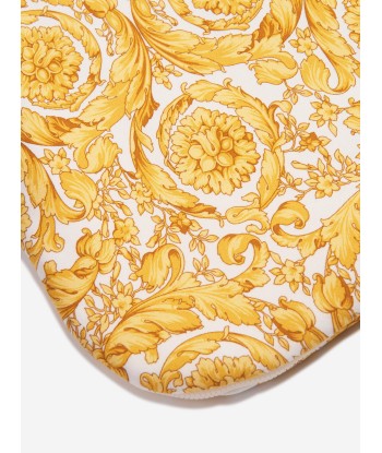 Versace Baby Barocco Print Nest in Gold Dans la société mordern