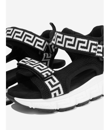 Versace Kids Greca Strap Sandals in Black est présent 