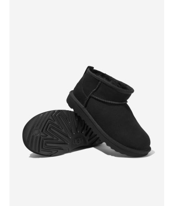 UGG Kids Classic Ultra Mini Boots in Black des créatures d'habitude