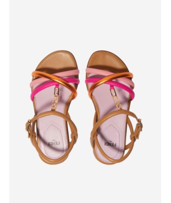 Fendi Girls Leather O'Lock Detailed Sandals en stock